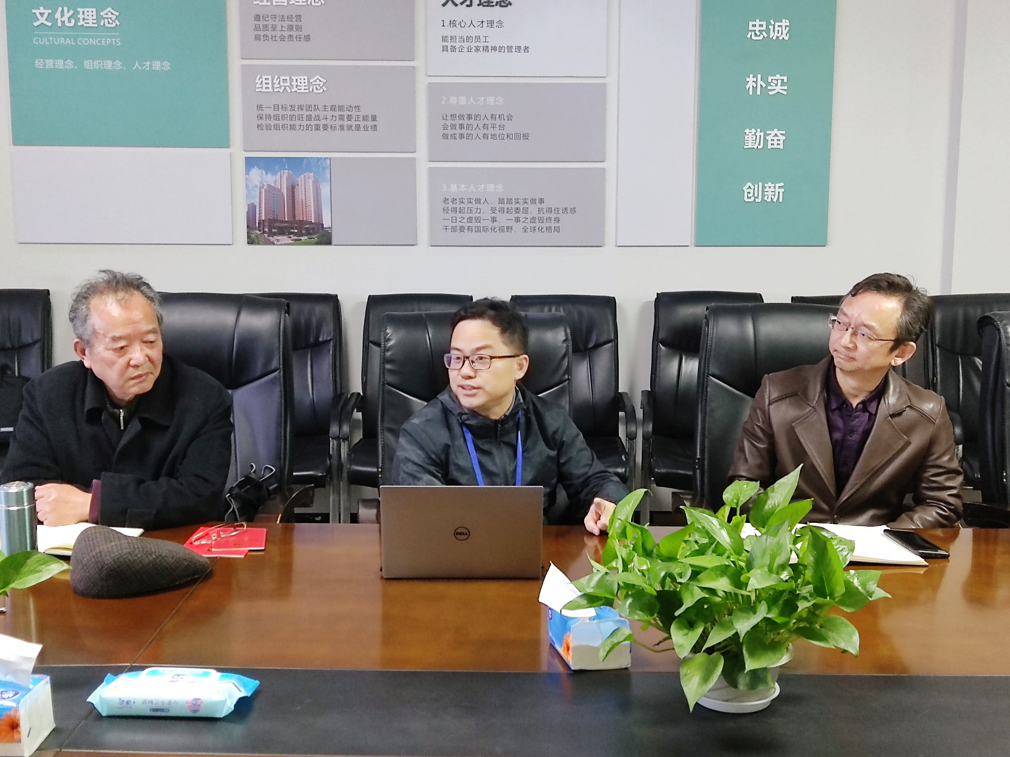 112721137.jpg 112721137.jpg